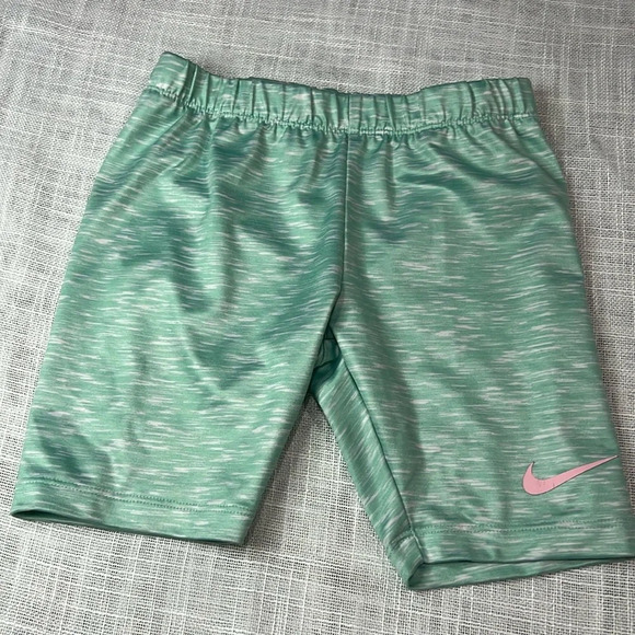 NIKE DRIFIT GREEN BIKER SHORTS - Picture 1 of 3